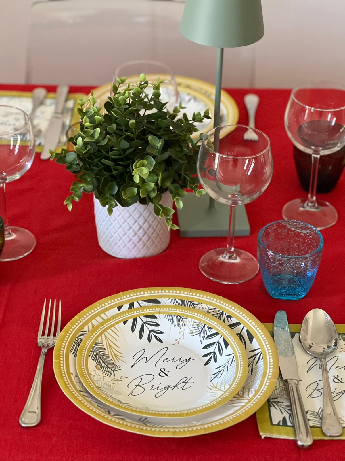 PartyBIO Merry & Bright , Set di Stoviglie Monouso biodegradabili per Feste con Piatti Carta, Bicchieri Carta, Tovaglioli.