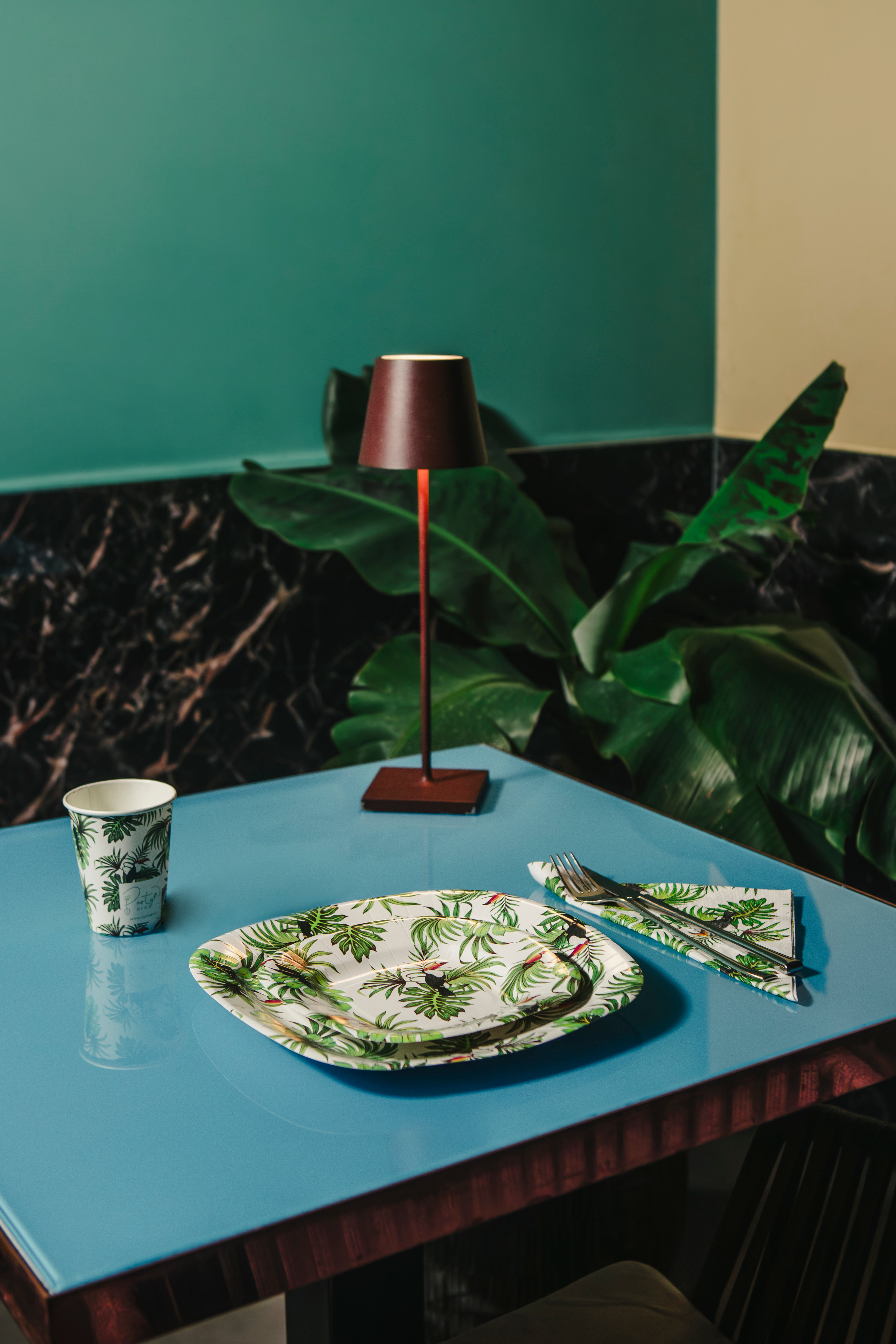 PartyBIO Giungla, Set di Stoviglie Monouso biodegradabili per Feste con Piatti Carta, Bicchieri Carta, Tovaglioli.