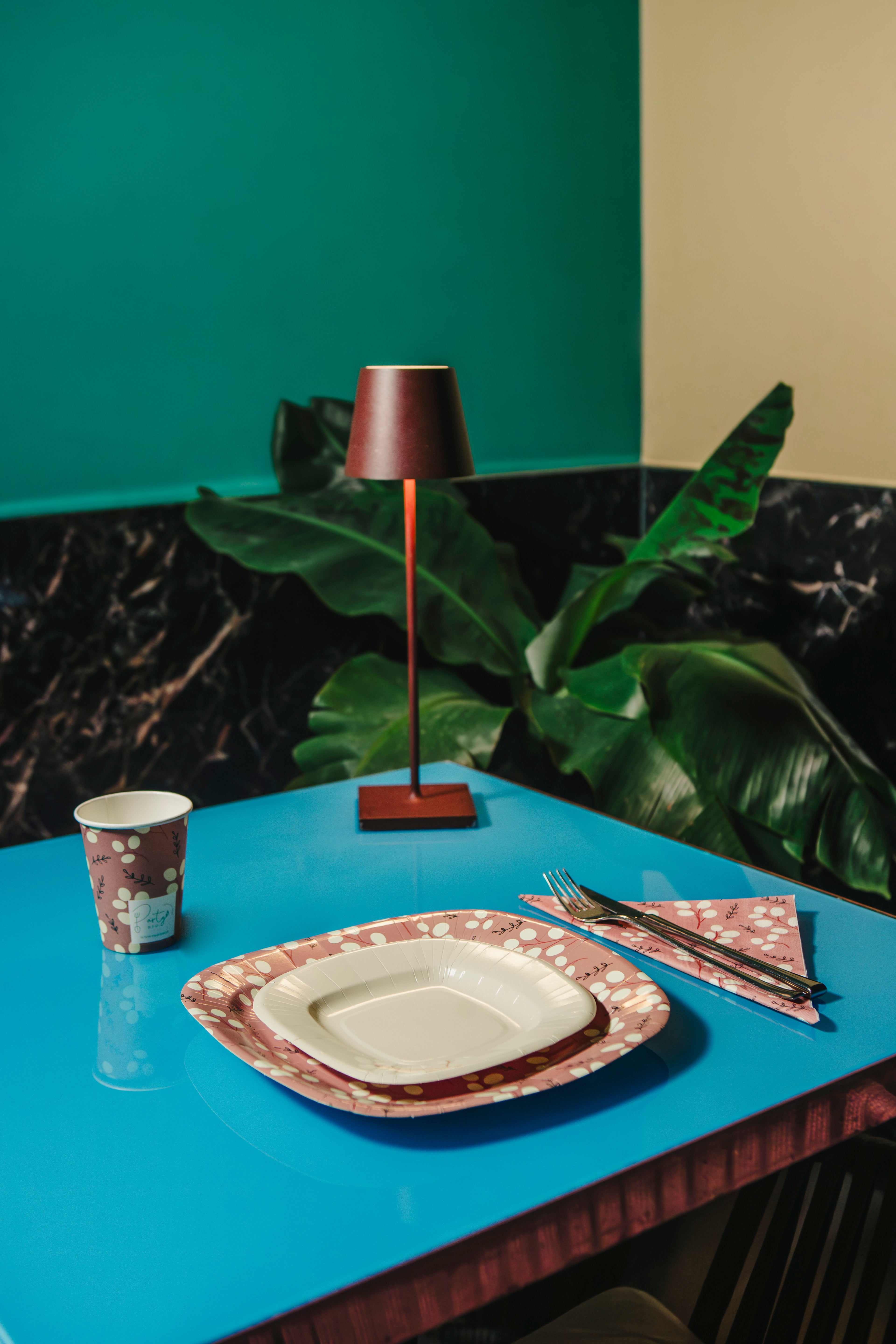 PartyBIO Set Fiori Bianchi, Set di Stoviglie Monouso biodegradabili per Feste con Piatti Carta, Bicchieri Carta, Tovaglioli.